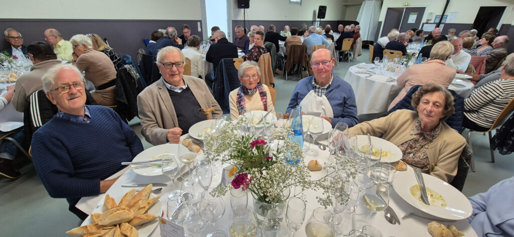 Mme Marcelle AMAURY (89 ans) à droite et M. Claude RETOUT (91 ans) à gauche